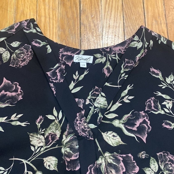 Black Rosette Floral‎ Blouse V-neck - Picture 2 of 12